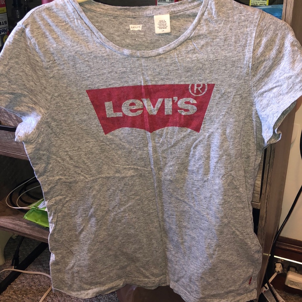 Levi’s tee